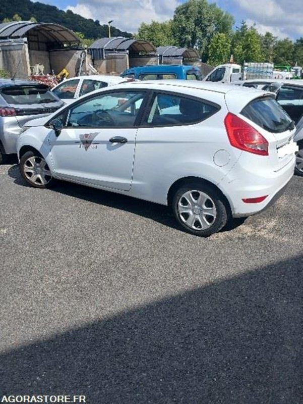 FORD FIESTA N°1 1.2 L– COULEUR BLANCHE - سيارة: صورة 2 FORD FIESTA N°1 1.2 L– COULEUR BLANCHE - سيارة: صورة 2