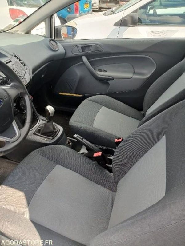 FORD FIESTA N°1 1.2 L– COULEUR BLANCHE - سيارة: صورة 3 FORD FIESTA N°1 1.2 L– COULEUR BLANCHE - سيارة: صورة 3
