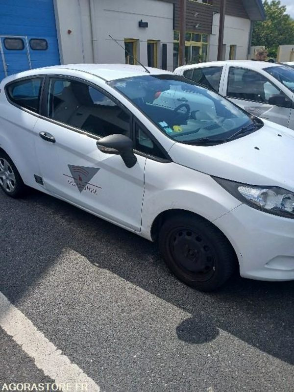 FORD FIESTA N°2 1.2 L– COULEUR BLANCHE - سيارة: صورة 2 FORD FIESTA N°2 1.2 L– COULEUR BLANCHE - سيارة: صورة 2