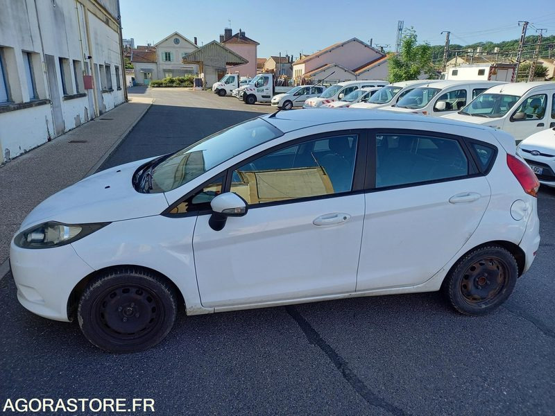 FORD FIESTA TDCI 70 FAP TREND 5 portes - سيارة: صورة 2 FORD FIESTA TDCI 70 FAP TREND 5 portes - سيارة: صورة 2