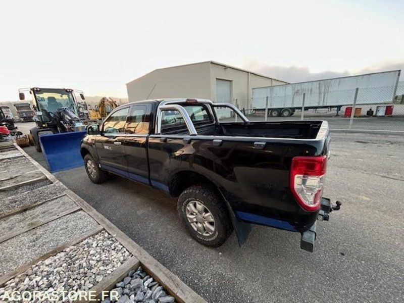 FORD RANGER LIMITED - 2015 - 78000 KM - شاحنة البيك أب: صورة 3 FORD RANGER LIMITED - 2015 - 78000 KM - شاحنة البيك أب: صورة 3