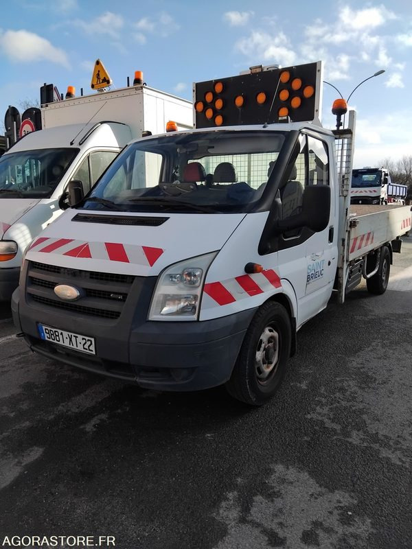 FORD Transit Plateau - قلاب صغير: صورة 1 FORD Transit Plateau - قلاب صغير: صورة 1