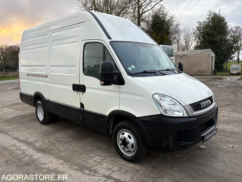 FOURGON IVECO DAILY 180 CV - 2011 - 195 600 KMS - فان: صورة 1 FOURGON IVECO DAILY 180 CV - 2011 - 195 600 KMS - فان: صورة 1
