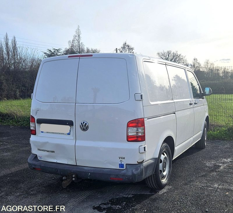 FOURGON TRANSPORTER T5 VOLKSWAGEN - 2013- 314 899 KMS - شاحنة التوصيل: صورة 2 FOURGON TRANSPORTER T5 VOLKSWAGEN - 2013- 314 899 KMS - شاحنة التوصيل: صورة 2