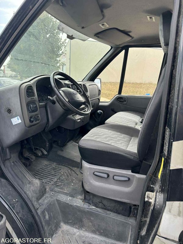 Fourgon FORD - Transport de 2 Chevaux - 2004 - 137 510 KM - فان: صورة 5 Fourgon FORD - Transport de 2 Chevaux - 2004 - 137 510 KM - فان: صورة 5