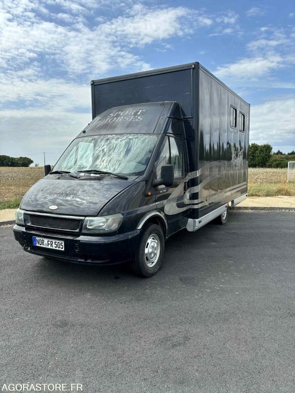 Fourgon FORD - Transport de 2 Chevaux - 2004 - 137 510 KM - فان: صورة 1 Fourgon FORD - Transport de 2 Chevaux - 2004 - 137 510 KM - فان: صورة 1