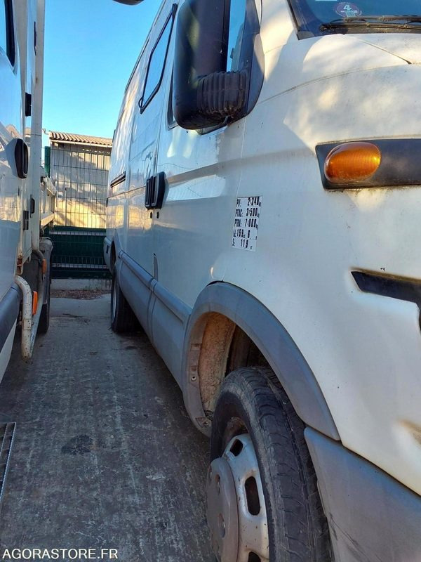 Fourgon IVECO DAILY - 2003 - 301454km - DM678TN - فان: صورة 4 Fourgon IVECO DAILY - 2003 - 301454km - DM678TN - فان: صورة 4