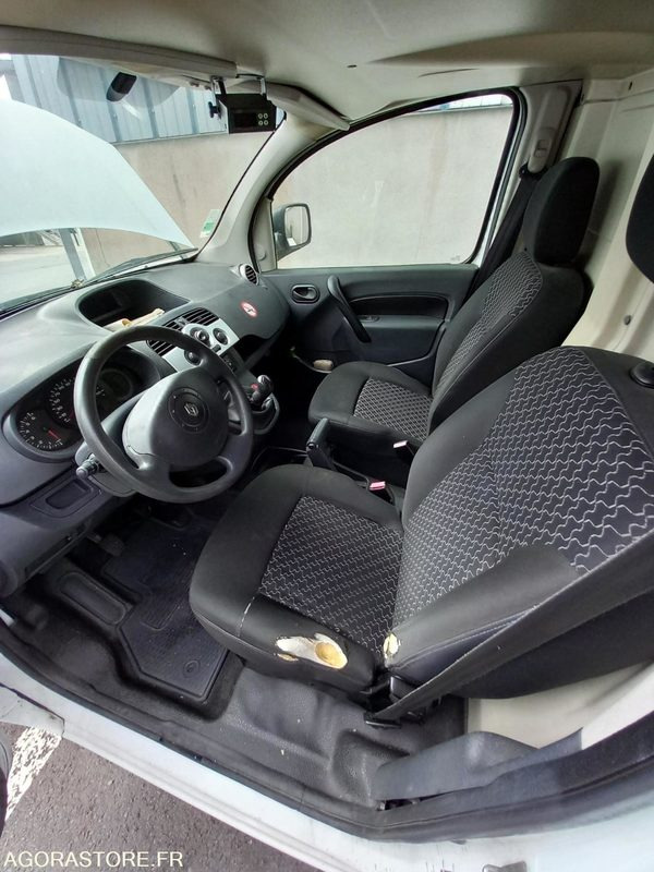 Fourgonnette frigorifique RENAULT - CN707CZ - فان المدمجة: صورة 4 Fourgonnette frigorifique RENAULT - CN707CZ - فان المدمجة: صورة 4