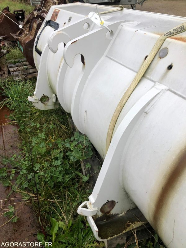 Godet neuf de chargeuse 2000mm New Holland W50, W60, W70, W80 - بكت شيول: صورة 2 Godet neuf de chargeuse 2000mm New Holland W50, W60, W70, W80 - بكت شيول: صورة 2