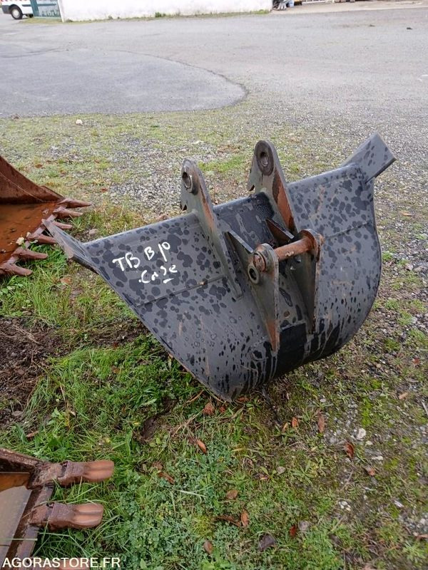 Godet trapèze pour tratopelle CASE - معدات الحدائق: صورة 1 Godet trapèze pour tratopelle CASE - معدات الحدائق: صورة 1