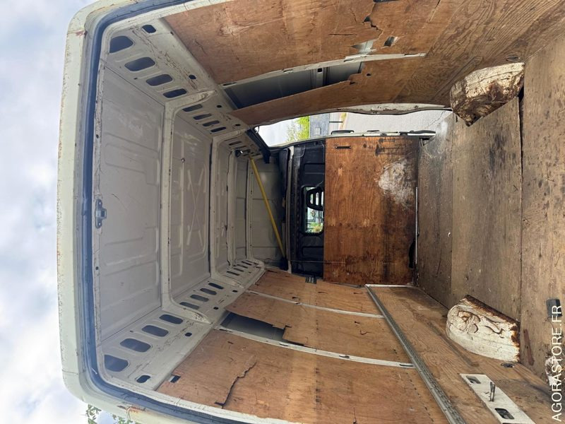 IVECO DAILY 35S12 - 67 000 KM - 2004 - فان: صورة 4 IVECO DAILY 35S12 - 67 000 KM - 2004 - فان: صورة 4