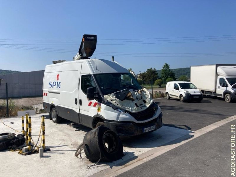 IVECO DAILY 50C18 NACELLE VERSALIFT - شاحنة التوصيل: صورة 3 IVECO DAILY 50C18 NACELLE VERSALIFT - شاحنة التوصيل: صورة 3