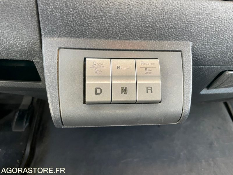 IVECO EUROCARGO PLATEAU - 2015 - 295 000KM - شاحنات مسطحة: صورة 4 IVECO EUROCARGO PLATEAU - 2015 - 295 000KM - شاحنات مسطحة: صورة 4