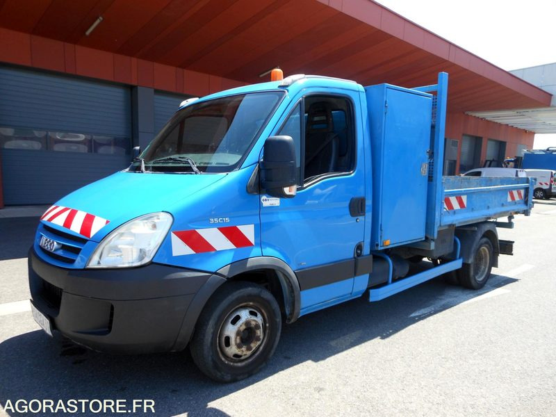 Iveco Daily 35C15 3.0 litres 146cv tri benne - قلاب صغير: صورة 1 Iveco Daily 35C15 3.0 litres 146cv tri benne - قلاب صغير: صورة 1