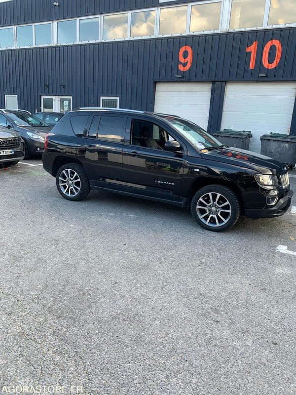 JEEP COMPASS LIMITED 2014 102852KM - سيارة دفع رباعي: صورة 3 JEEP COMPASS LIMITED 2014 102852KM - سيارة دفع رباعي: صورة 3