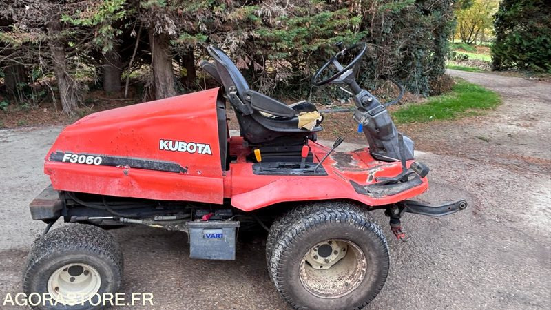 Kubota F3060 - جزازة أعشاب الحدائق: صورة 1 Kubota F3060 - جزازة أعشاب الحدائق: صورة 1