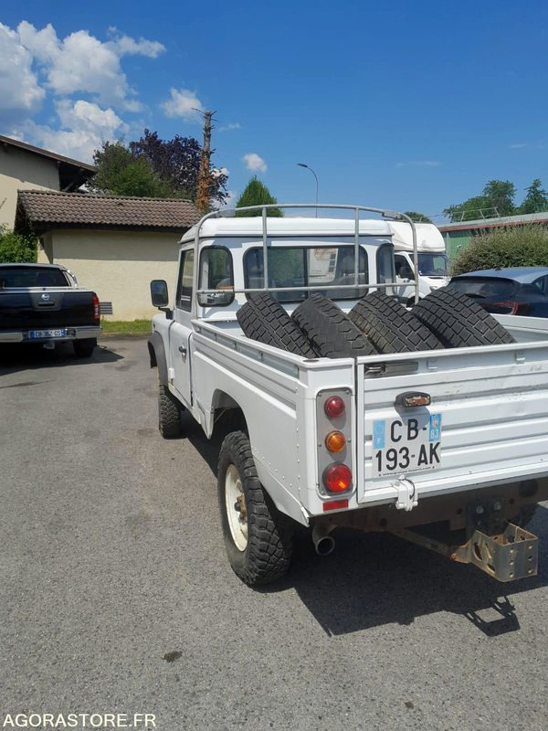 LAND ROVER DEFENDER 110 - 2012 - 81370KM - سيارة دفع رباعي: صورة 4 LAND ROVER DEFENDER 110 - 2012 - 81370KM - سيارة دفع رباعي: صورة 4