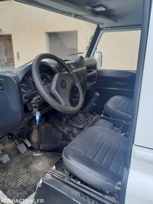 LAND ROVER DEFENDER 110 - 2012 - 81370KM - سيارة دفع رباعي: صورة 3 LAND ROVER DEFENDER 110 - 2012 - 81370KM - سيارة دفع رباعي: صورة 3