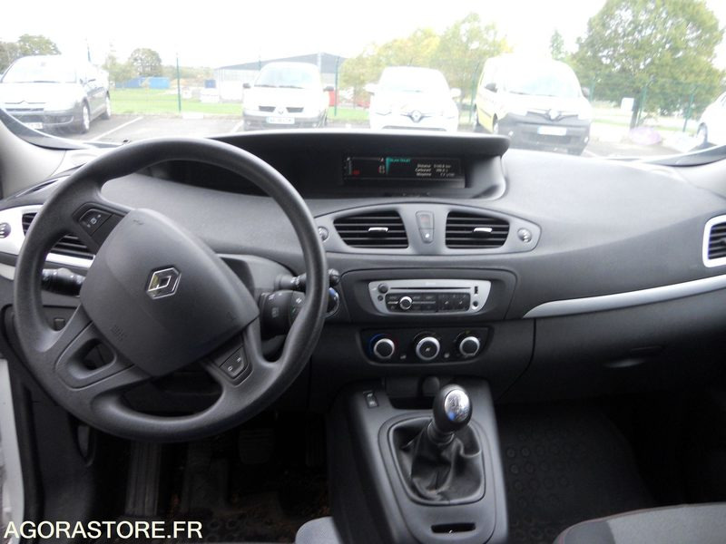 LOT 11 SLT - RENAULT SCENIC - سيارة: صورة 5 LOT 11 SLT - RENAULT SCENIC - سيارة: صورة 5