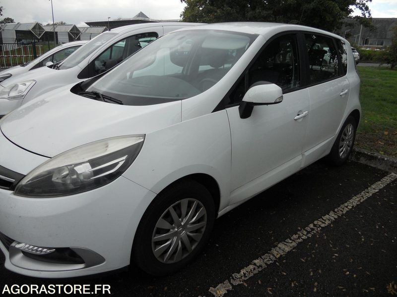 LOT 11 SLT - RENAULT SCENIC - سيارة: صورة 2 LOT 11 SLT - RENAULT SCENIC - سيارة: صورة 2