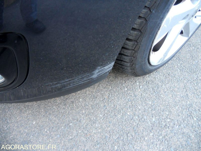 LOT 8 SLT - RENAULT MEGANE - سيارة: صورة 3 LOT 8 SLT - RENAULT MEGANE - سيارة: صورة 3