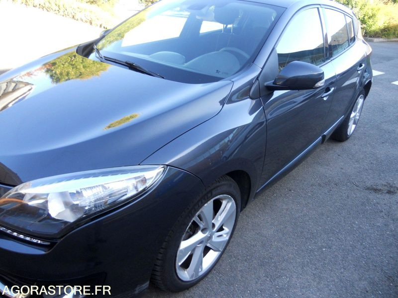 LOT 8 SLT - RENAULT MEGANE - سيارة: صورة 2 LOT 8 SLT - RENAULT MEGANE - سيارة: صورة 2