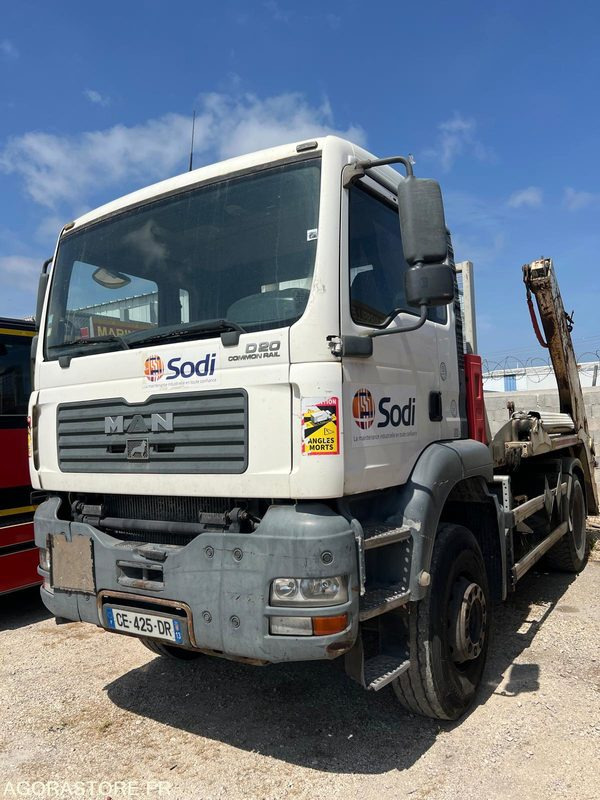 MAN 4X2 MULTICHAINE - 2005 - 538000 Kms - شاحنة نقل المخلفات: صورة 1 MAN 4X2 MULTICHAINE - 2005 - 538000 Kms - شاحنة نقل المخلفات: صورة 1