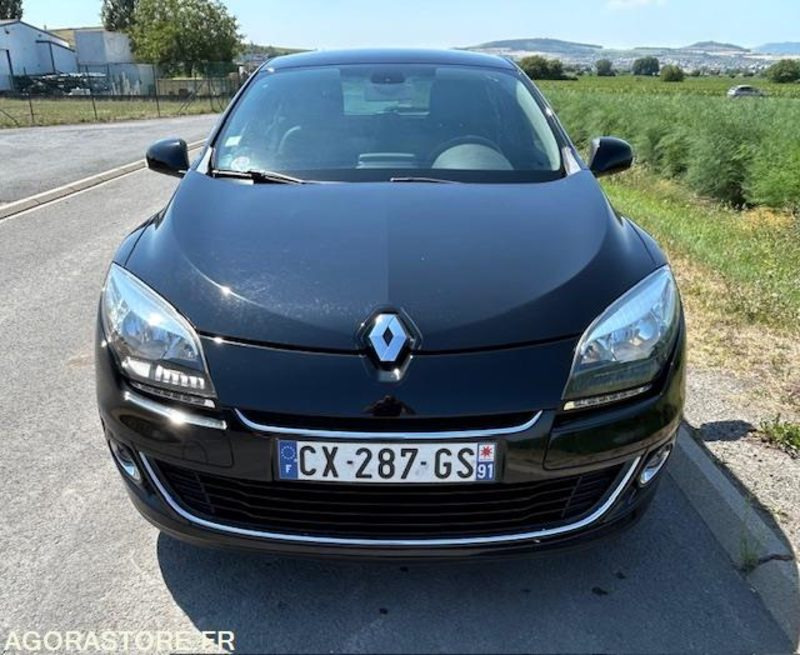 MEGANE 1.2 L TCE 115 CH BOSE EDITION - 2013 - 97 595 kms - سيارة: صورة 2 MEGANE 1.2 L TCE 115 CH BOSE EDITION - 2013 - 97 595 kms - سيارة: صورة 2