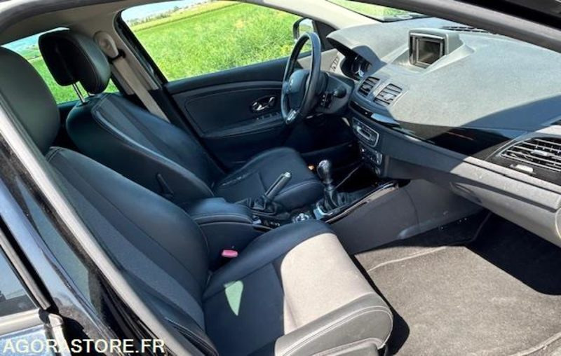 MEGANE 1.2 L TCE 115 CH BOSE EDITION - 2013 - 97 595 kms - سيارة: صورة 4 MEGANE 1.2 L TCE 115 CH BOSE EDITION - 2013 - 97 595 kms - سيارة: صورة 4