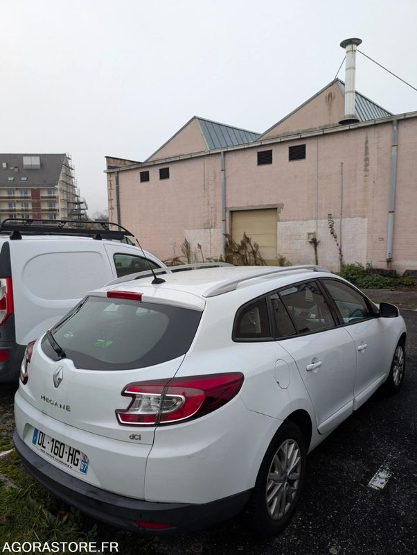 MEGANE BREAK 110 CV BOITE AUTO 1.5 DCI - 180 540 KM - سيارة ستيشن: صورة 4 MEGANE BREAK 110 CV BOITE AUTO 1.5 DCI - 180 540 KM - سيارة ستيشن: صورة 4