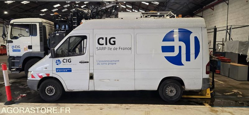 MERCEDES Sprinter fourgon 2006 175000Km Roulant sans CT PRO UNIQUEMENT - فان: صورة 4 MERCEDES Sprinter fourgon 2006 175000Km Roulant sans CT PRO UNIQUEMENT - فان: صورة 4