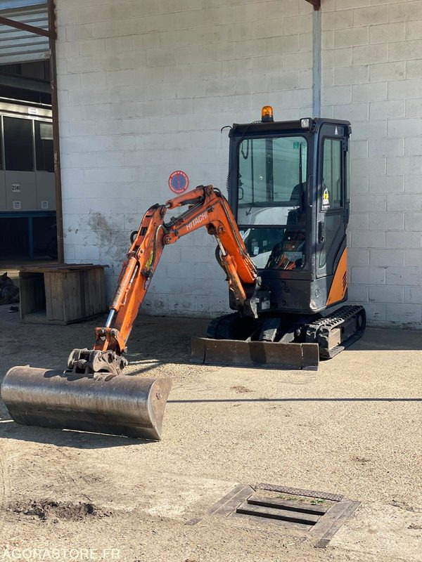 MINI-PELLE SUR CHENILLE CAOUTCHOUC HITACHI ZX17U-2 15CV 1.9T AVEC 3 GODETS - حفارة: صورة 1 MINI-PELLE SUR CHENILLE CAOUTCHOUC HITACHI ZX17U-2 15CV 1.9T AVEC 3 GODETS - حفارة: صورة 1