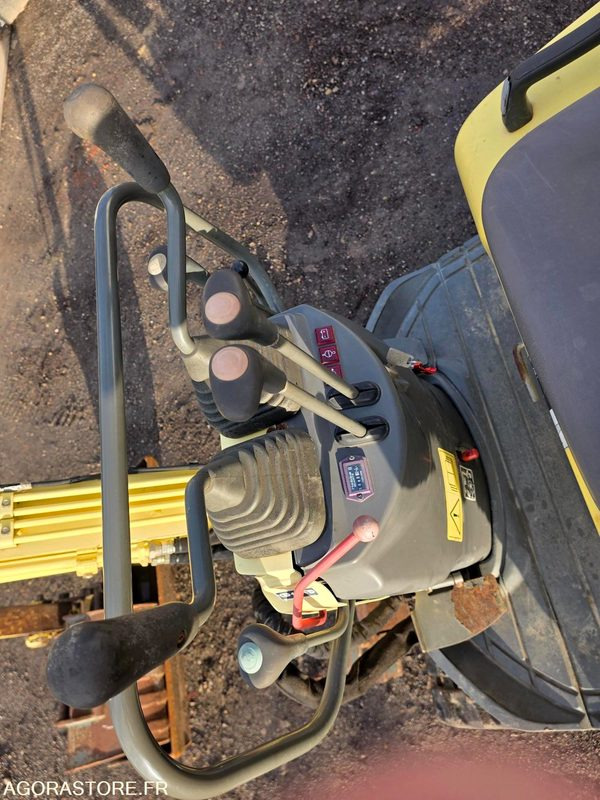 MINI-PELLE YANMAR VIO 10 - 2004 - 1952 HEURES - حفارة مُصَّغرة: صورة 5 MINI-PELLE YANMAR VIO 10 - 2004 - 1952 HEURES - حفارة مُصَّغرة: صورة 5