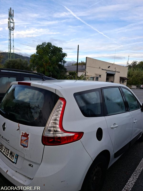 Megane Scenic - سيارة: صورة 3 Megane Scenic - سيارة: صورة 3