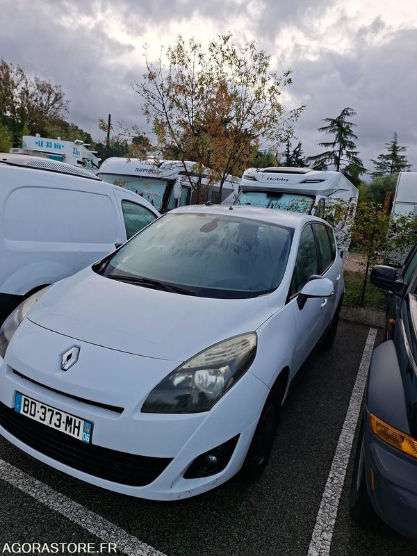 Megane Scenic - سيارة: صورة 2 Megane Scenic - سيارة: صورة 2