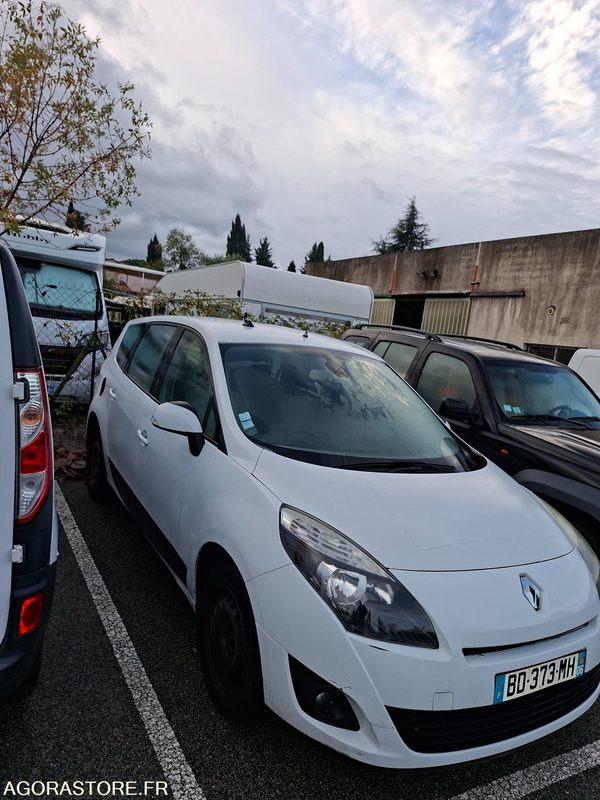 Megane Scenic - سيارة: صورة 1 Megane Scenic - سيارة: صورة 1