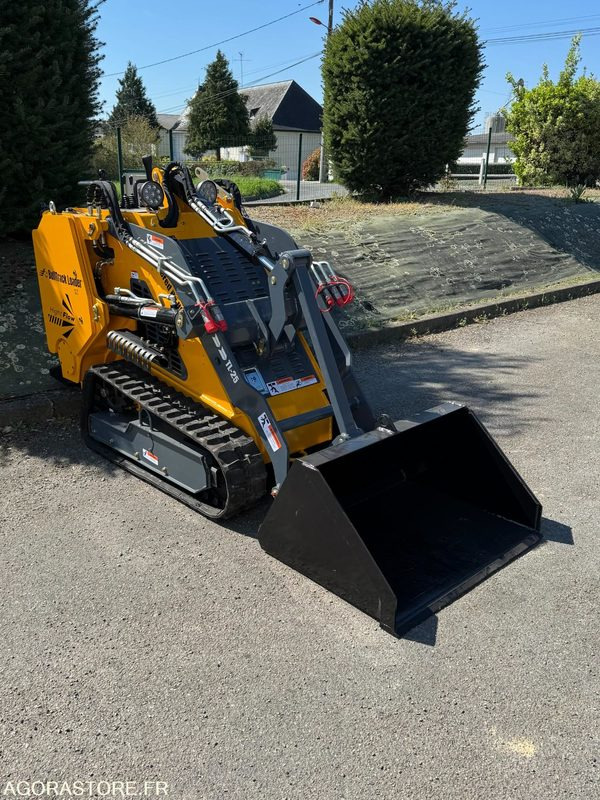 Mini chargeuse porte outils à chenilles moteur Honda 22CV. - اللودر المجنزر صغير: صورة 4 Mini chargeuse porte outils à chenilles moteur Honda 22CV. - اللودر المجنزر صغير: صورة 4