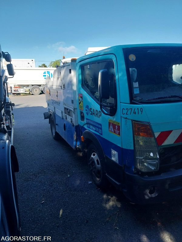 NISSAN Cabstar 3T5 BAROCLEAN 2011 (400 000Km) NON ROULANT EXPORT EXCLUSIVEMENT - شاحنة الشفط: صورة 3 NISSAN Cabstar 3T5 BAROCLEAN 2011 (400 000Km) NON ROULANT EXPORT EXCLUSIVEMENT - شاحنة الشفط: صورة 3