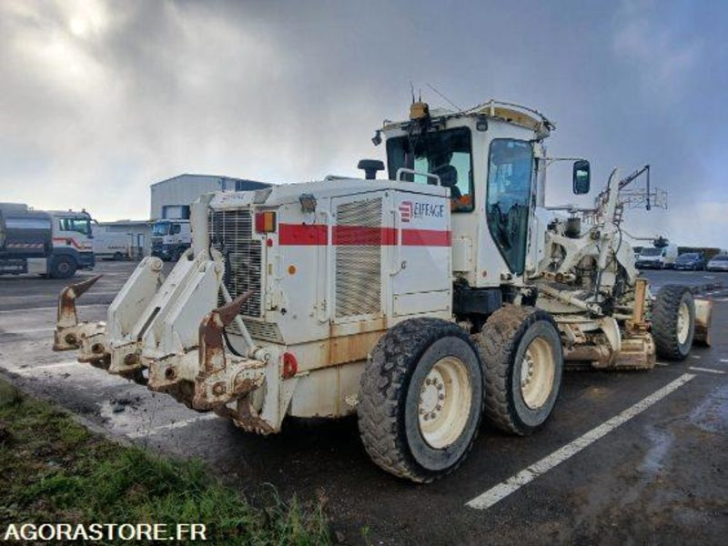 NIVEULEUSE - CATERPILLAR - 120M - 2011 - 12600H - ممهدة: صورة 3 NIVEULEUSE - CATERPILLAR - 120M - 2011 - 12600H - ممهدة: صورة 3