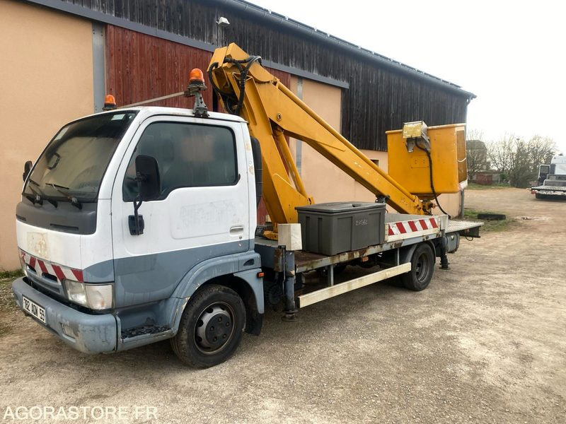 Nacelle Multitel 160 ALU DS monté sur Nissan Cabstar - منصة تلسكوبية محمولة على شاحنة: صورة 1 Nacelle Multitel 160 ALU DS monté sur Nissan Cabstar - منصة تلسكوبية محمولة على شاحنة: صورة 1