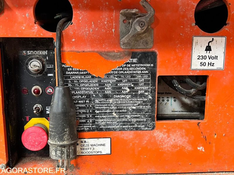 Nacelle ciseaux 6,5M électrique SNORKEL S3215E - 2016 - 840 heures Nacelle ciseaux 6,5M électrique SNORKEL S3215E - 2016 - 840 heures: صورة 7 Nacelle ciseaux 6,5M électrique SNORKEL S3215E - 2016 - 840 heures Nacelle ciseaux 6,5M électrique SNORKEL S3215E - 2016 - 840 heures: صورة 7