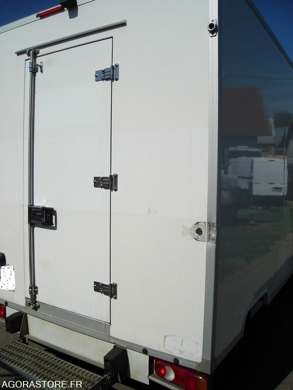 OPEL VIVARO FRIGORIFIQUE - 2017 - 159600KM - شاحنة مُبرّدة للتوصيل: صورة 3 OPEL VIVARO FRIGORIFIQUE - 2017 - 159600KM - شاحنة مُبرّدة للتوصيل: صورة 3