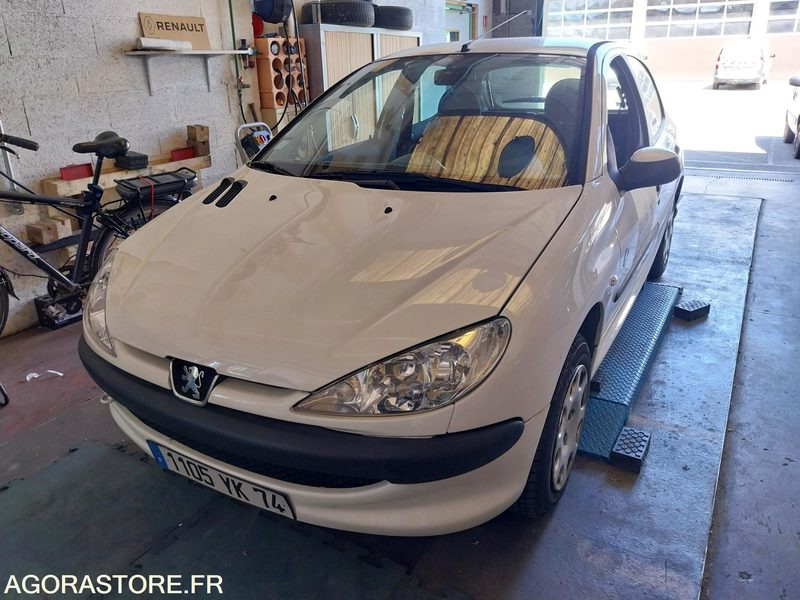 PEUGEOT 206 101700kms - 2005 - سيارة: صورة 1 PEUGEOT 206 101700kms - 2005 - سيارة: صورة 1