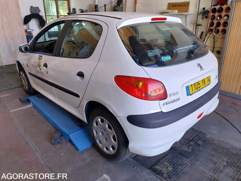 PEUGEOT 206 101700kms - 2005 - سيارة: صورة 2 PEUGEOT 206 101700kms - 2005 - سيارة: صورة 2