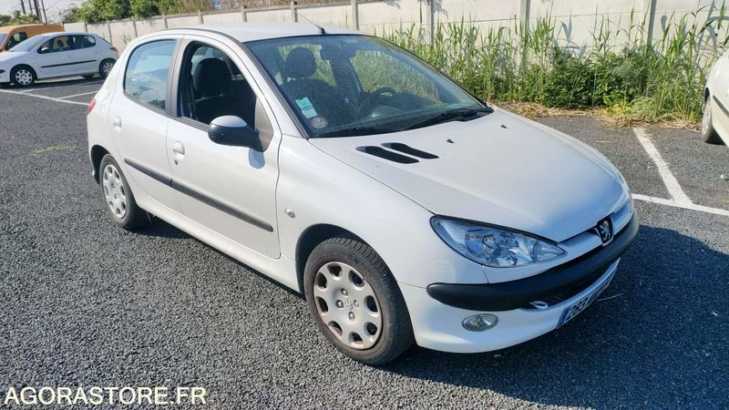 PEUGEOT 206 - 2005 - 142538kms - سيارة: صورة 1 PEUGEOT 206 - 2005 - 142538kms - سيارة: صورة 1