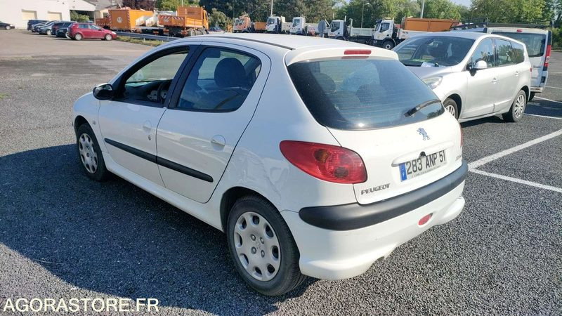 PEUGEOT 206 - 2005 - 142538kms - سيارة: صورة 3 PEUGEOT 206 - 2005 - 142538kms - سيارة: صورة 3