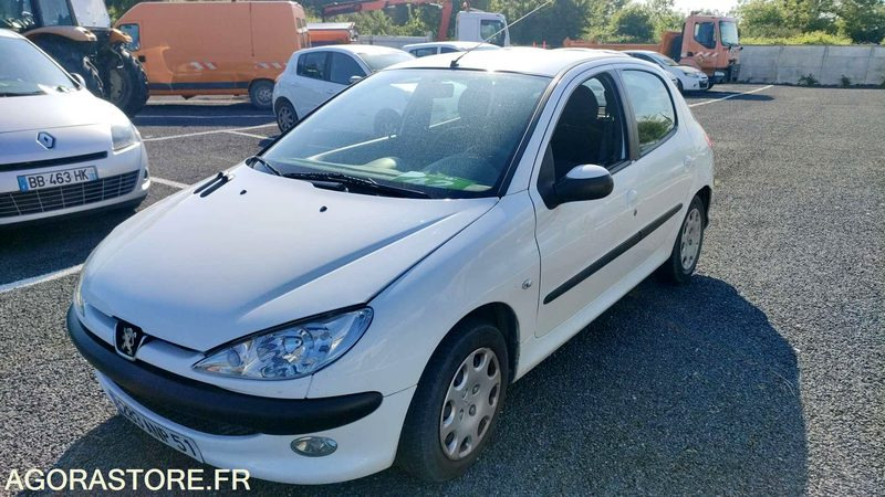 PEUGEOT 206 - 2005 - 142538kms - سيارة: صورة 2 PEUGEOT 206 - 2005 - 142538kms - سيارة: صورة 2