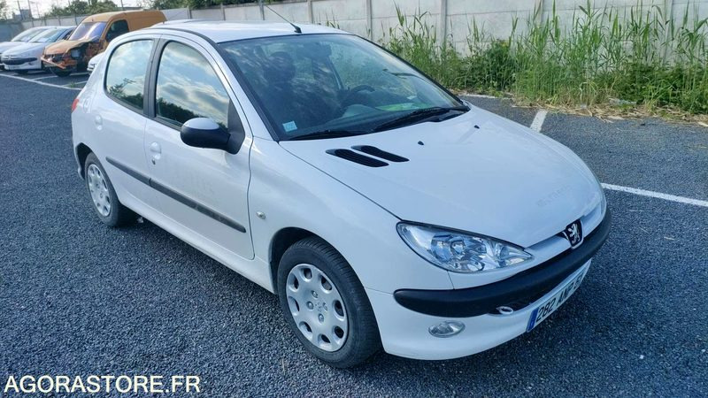 PEUGEOT 206 - 2005 -175624kms - سيارة: صورة 1 PEUGEOT 206 - 2005 -175624kms - سيارة: صورة 1