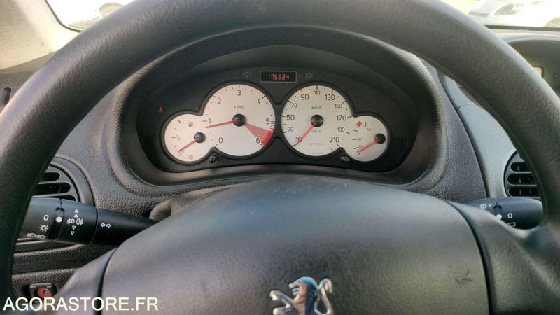 PEUGEOT 206 - 2005 -175624kms - سيارة: صورة 5 PEUGEOT 206 - 2005 -175624kms - سيارة: صورة 5