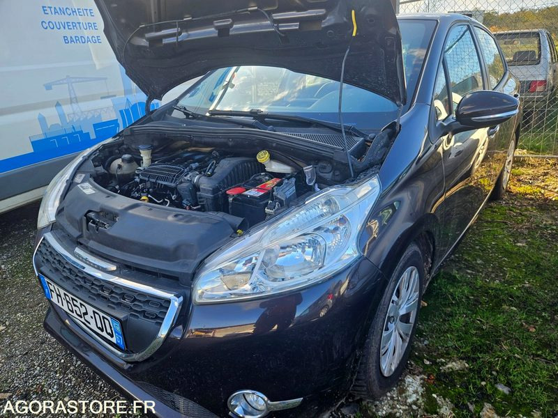 PEUGEOT 208 1.2 PURETECH 82CV - سيارة: صورة 2 PEUGEOT 208 1.2 PURETECH 82CV - سيارة: صورة 2